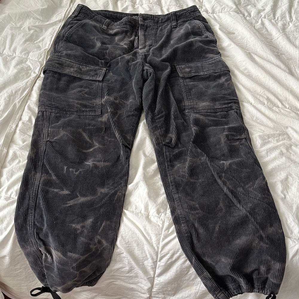 Mens BDG ( Urban Outditters) Corduroy Cargo Pants. Size 30.
